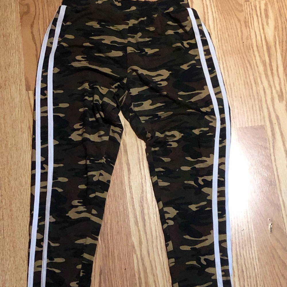 Im aware it says L for the size but they run small